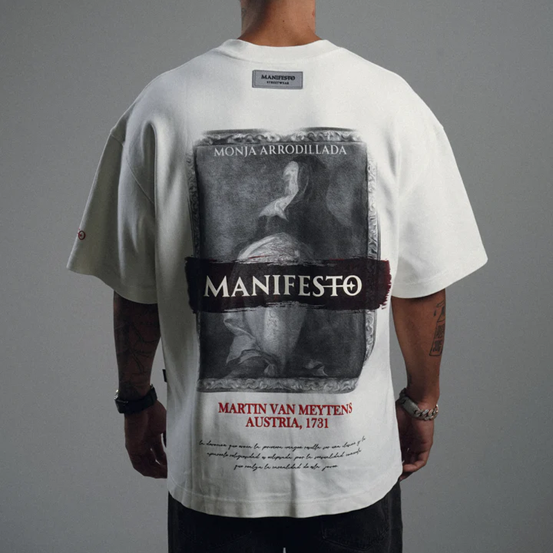 CAMISETA MANIFESTO MONJA ARRODILLADA VAINILLA