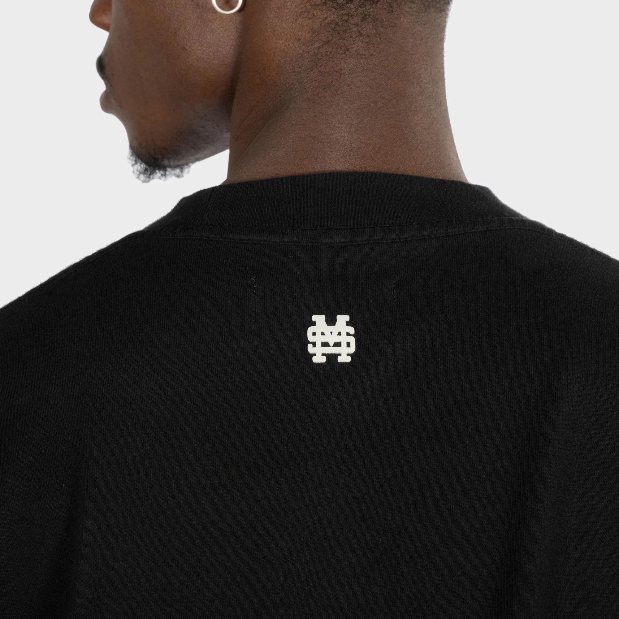 CAMISETA MONOIC BÁSICA NEGRA