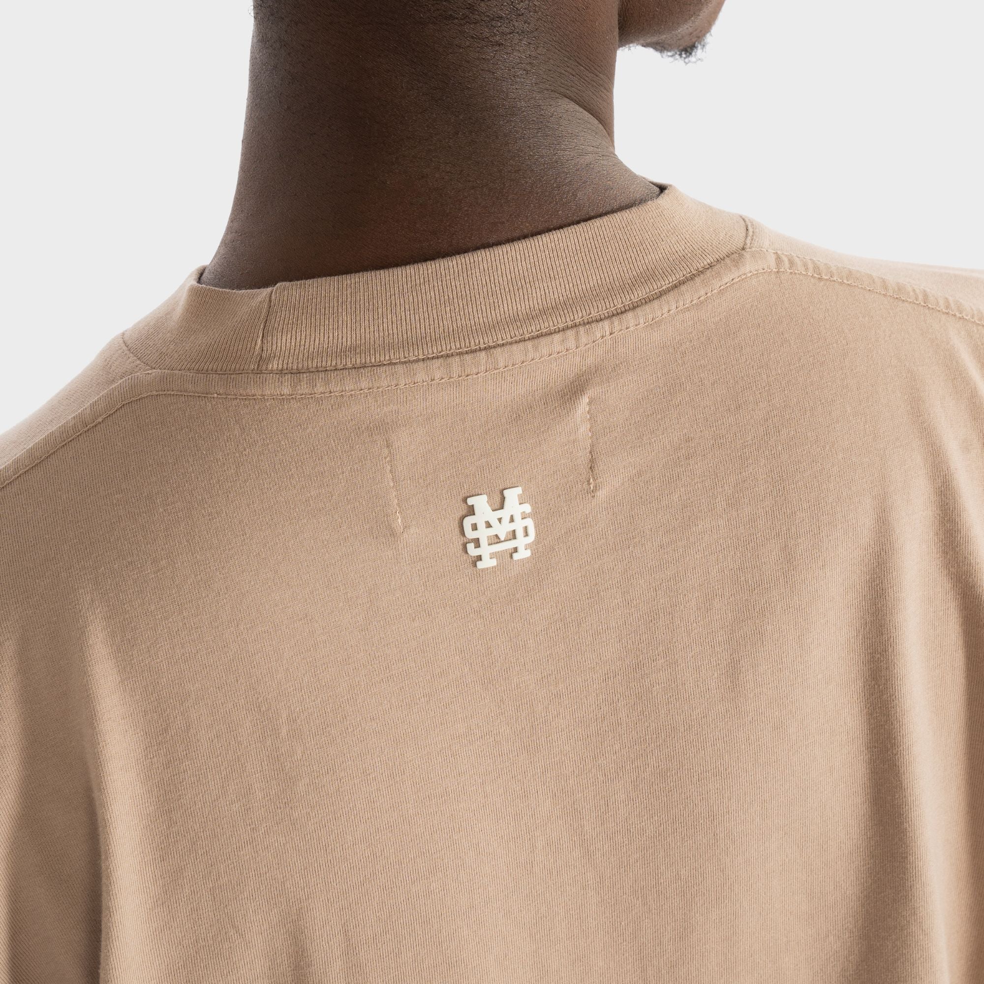 CAMISETA MONOIC BÁSICA CAFÉ