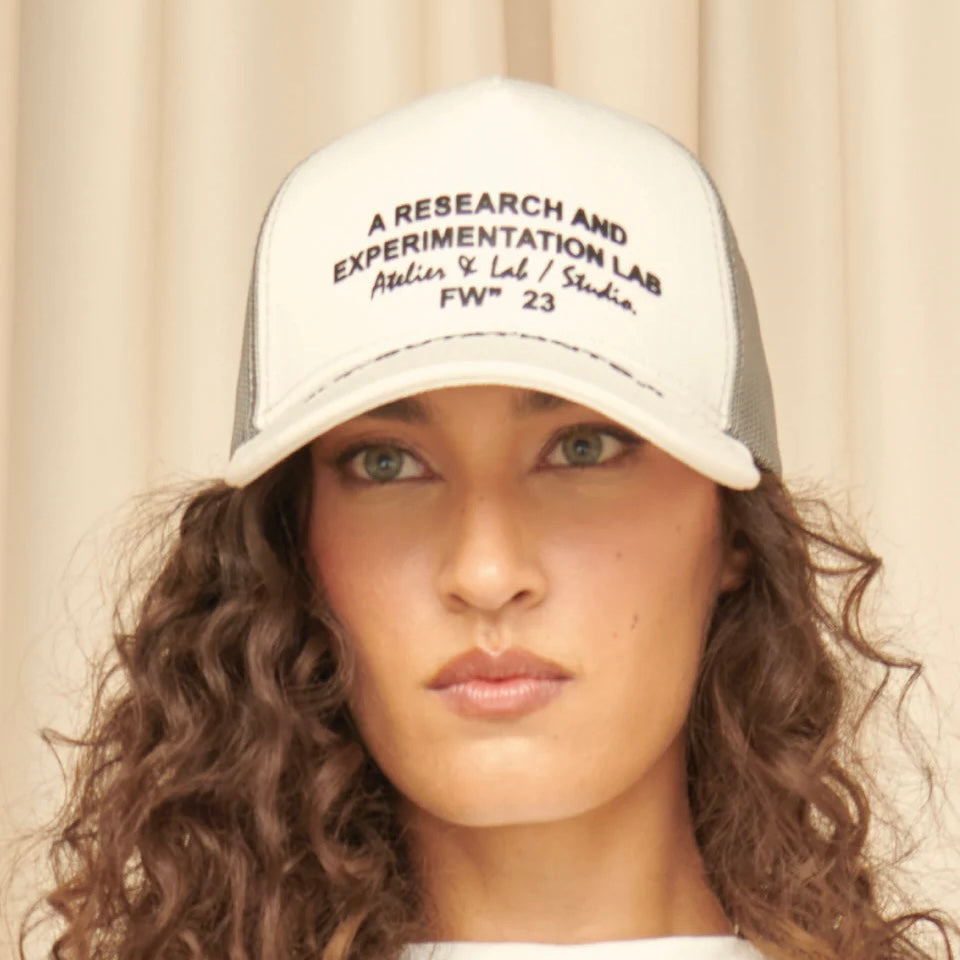 GORRA Y-OUT BLANCA