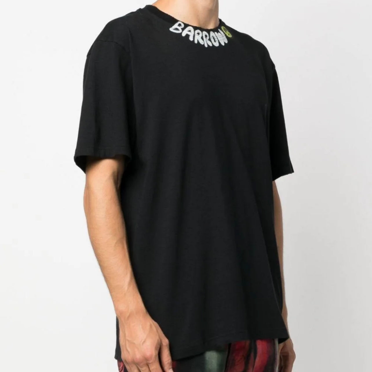 CAMISETA BARROW ESTAMPADO CUELLO