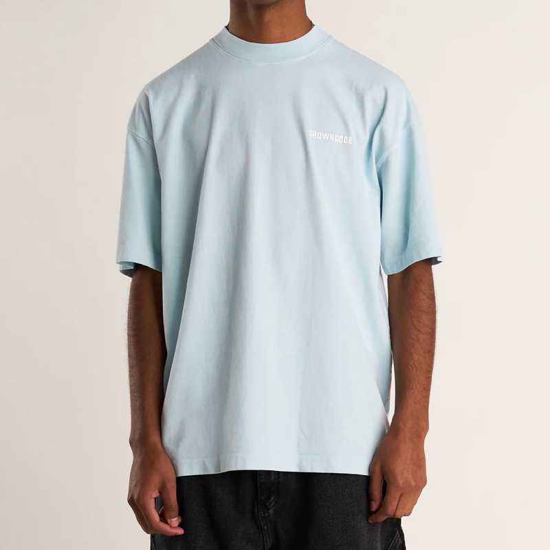 CAMISETA CROWNCODE  DREAMERS AZUL CIELO