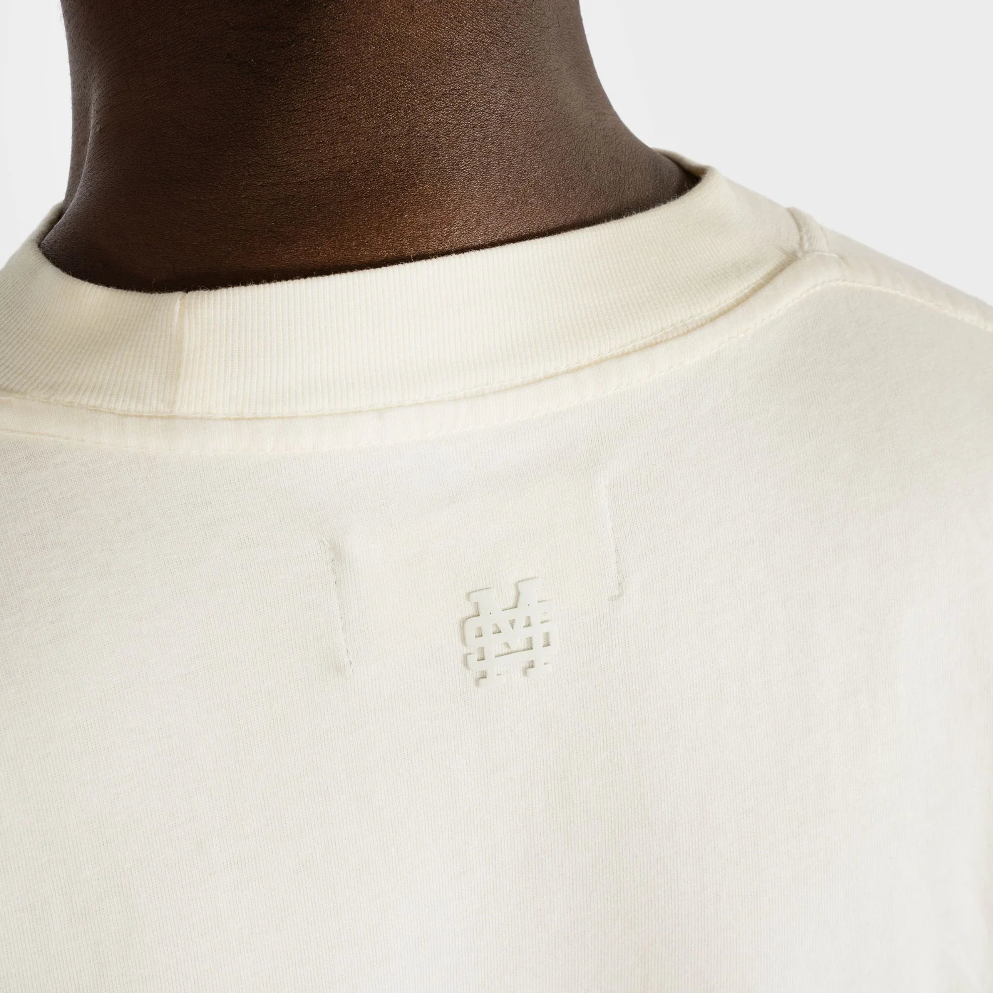 CAMISETA MONOIC BÁSICA CREMA