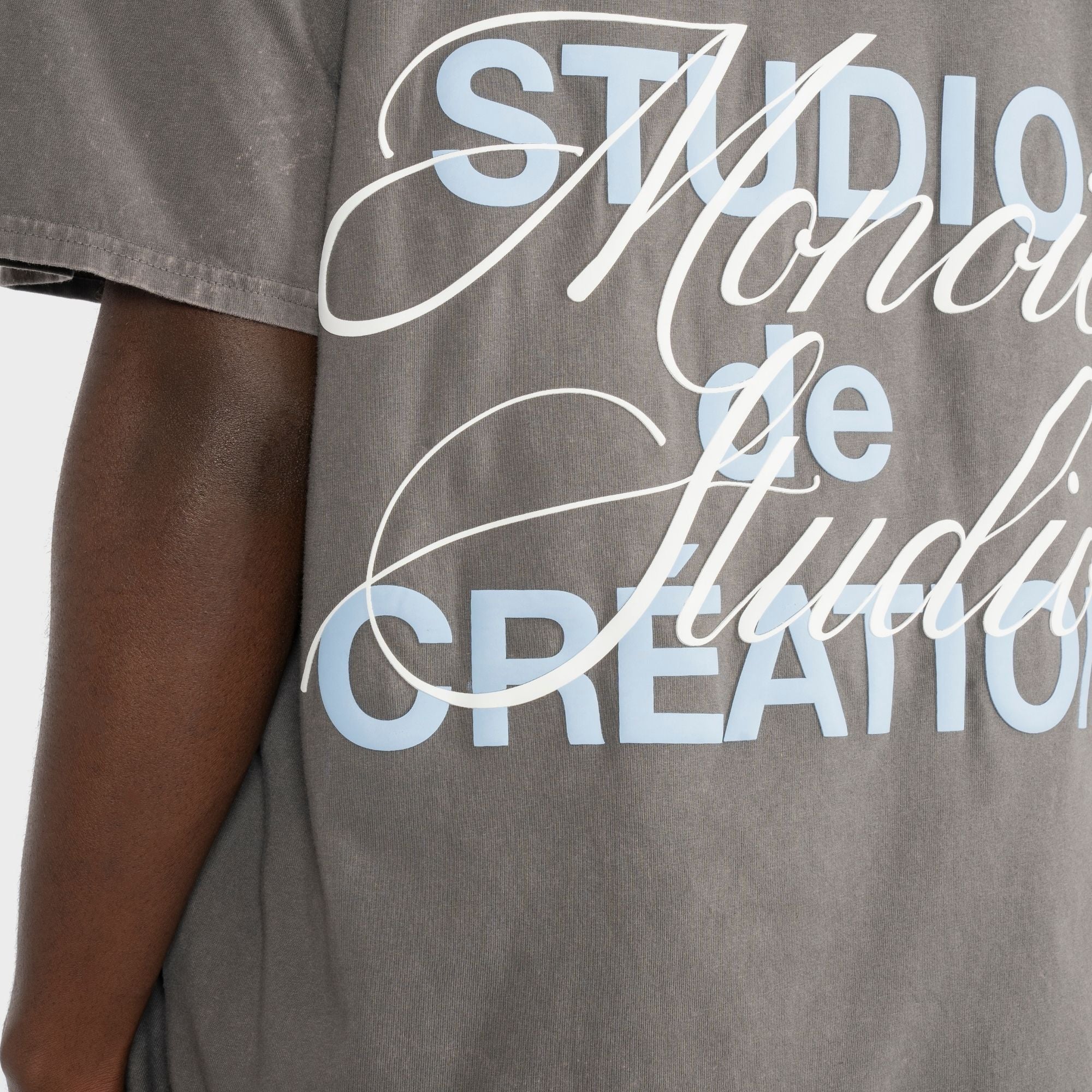 CAMISETA MONOIC STUDIO DE CRÉATION GRIS LAVADO Y AZUL