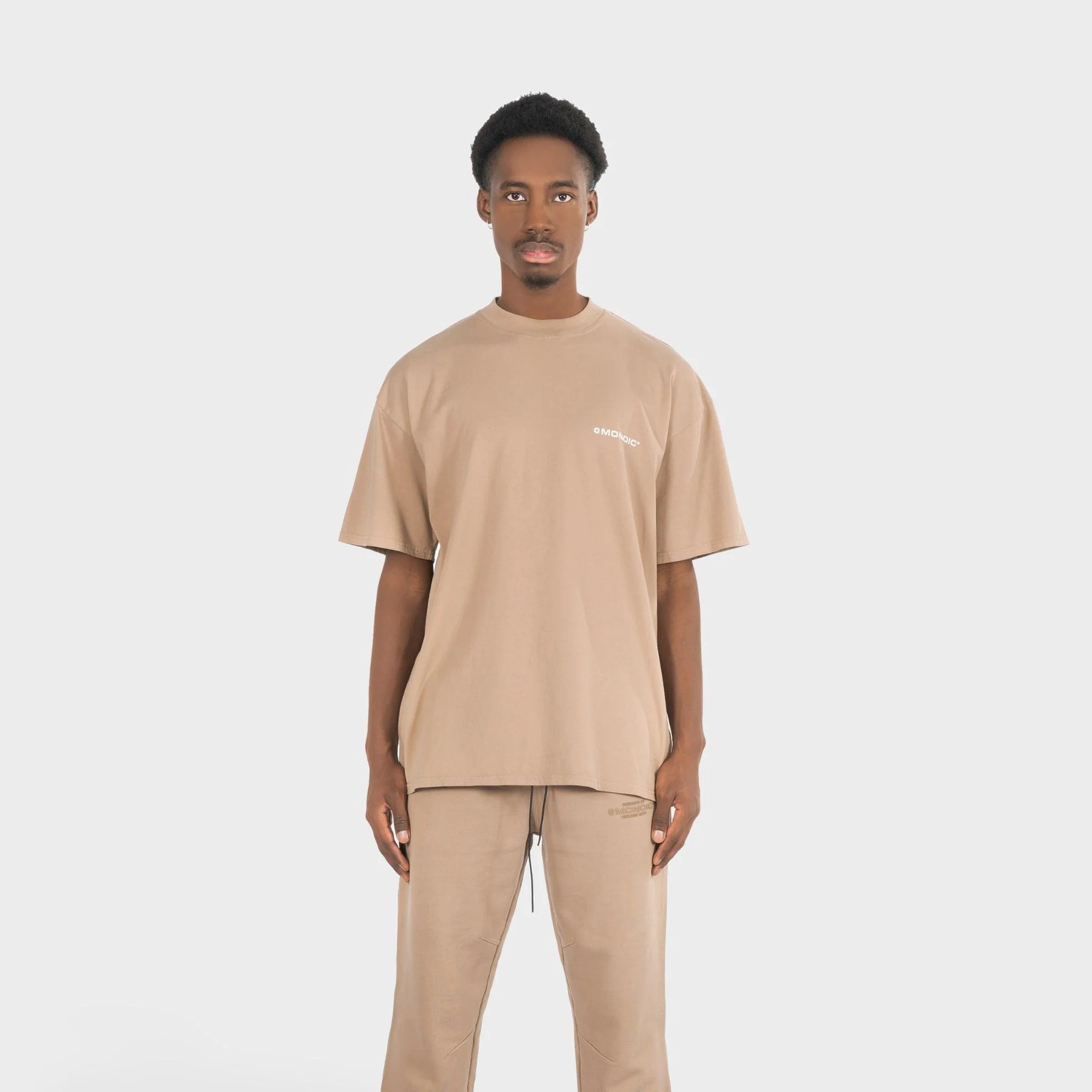 CAMISETA MONOIC BÁSICA CAFÉ