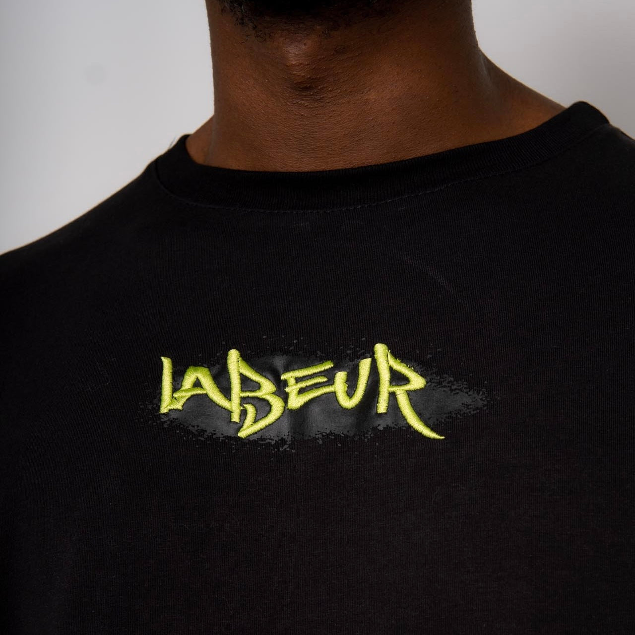 CAMISETA LABEUR CALLE 12 NEGRO