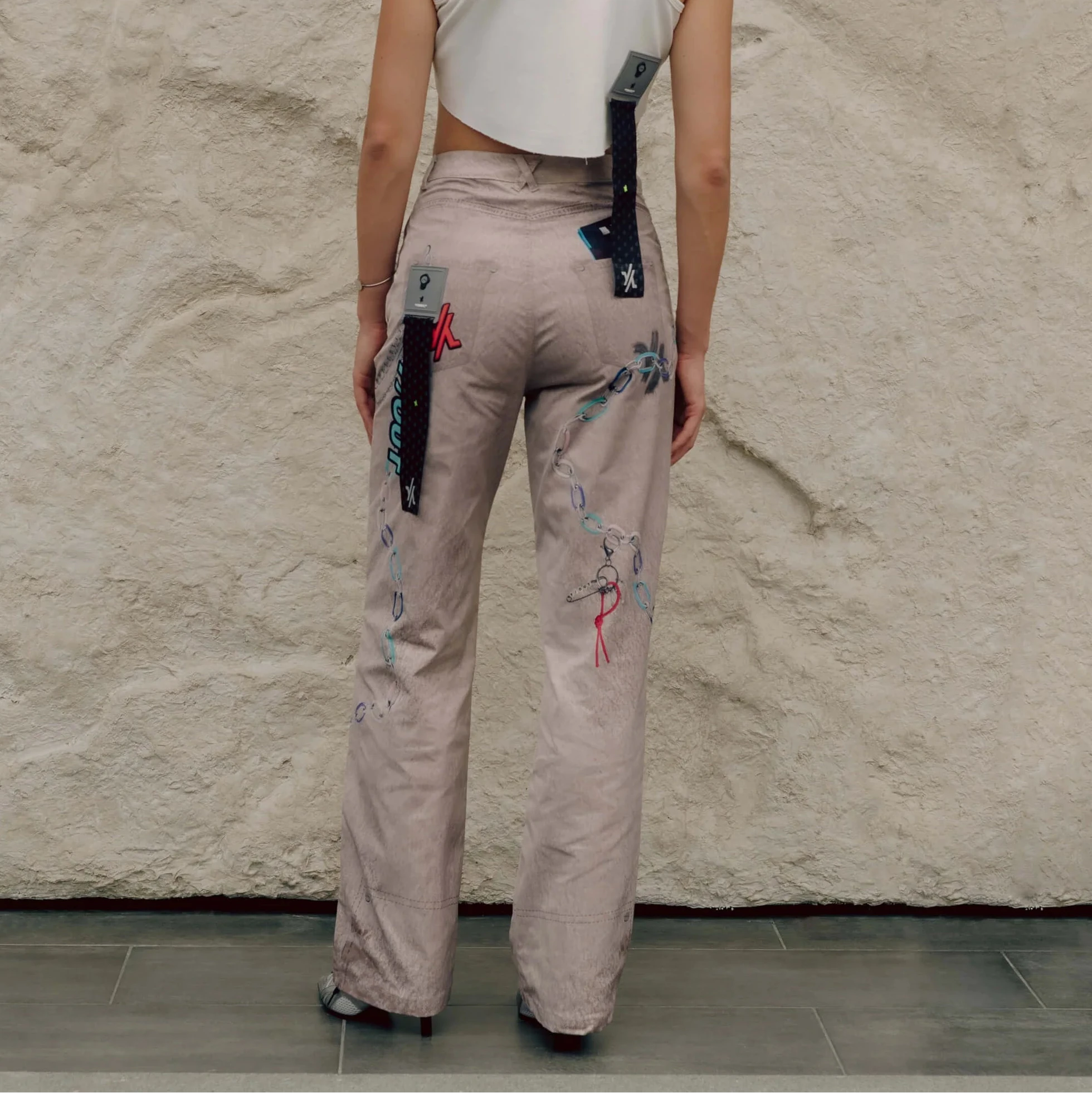 PANTALÓN Y-OUT WALL